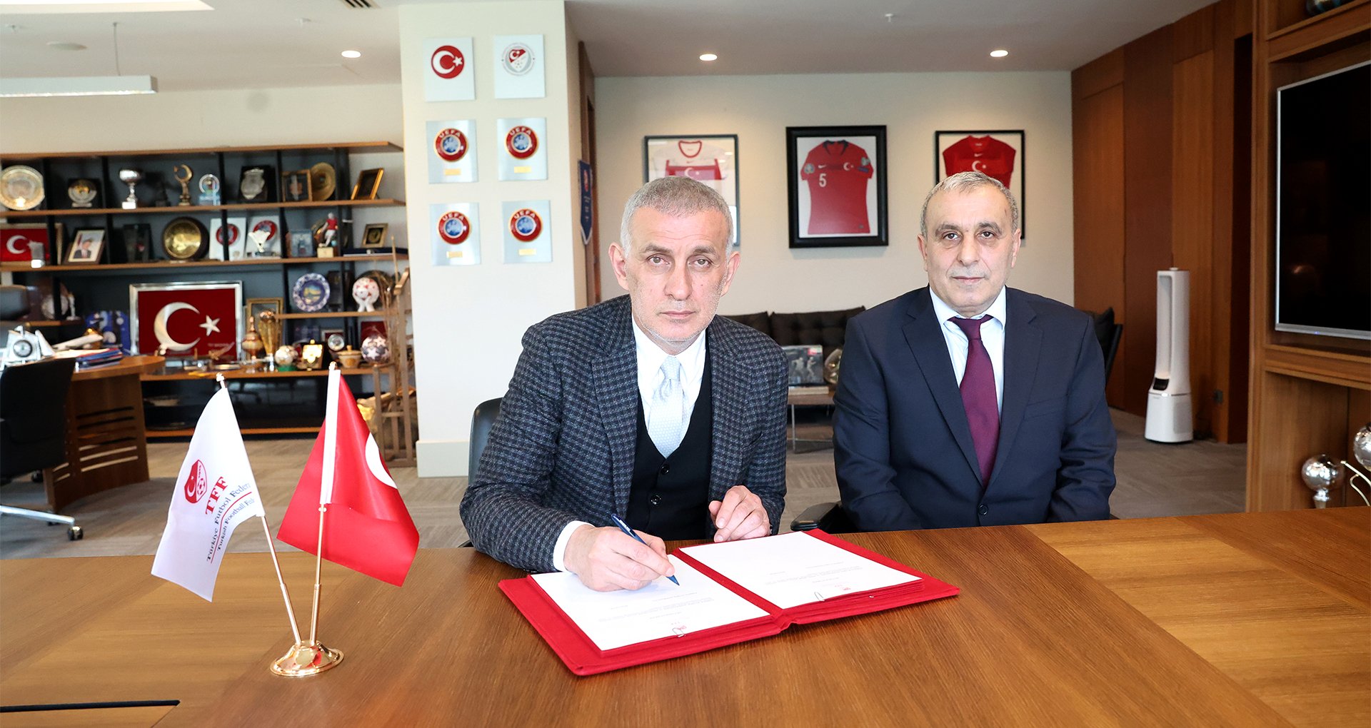 MİLLİ TAKIMIN GÖZLÜĞÜ REACHER!